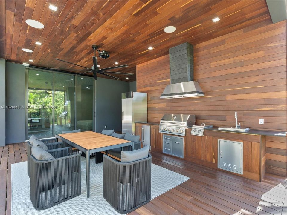 Activo con contrato: $5,149,000 (5 camas, 5 baños, 4079 Pies cuadrados)