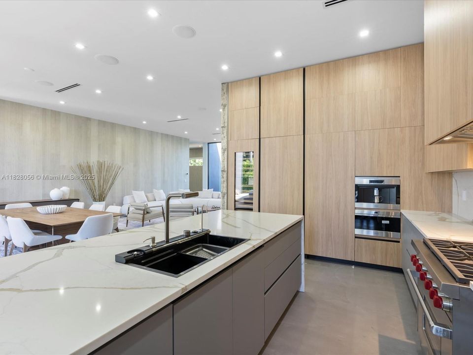 Activo con contrato: $5,149,000 (5 camas, 5 baños, 4079 Pies cuadrados)