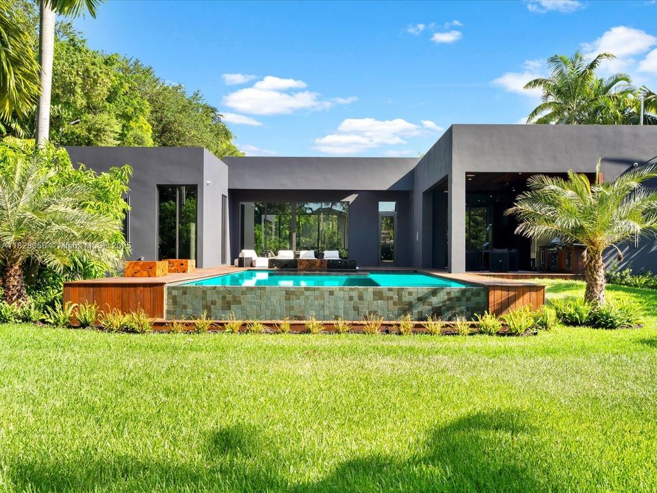 Activo con contrato: $5,149,000 (5 camas, 5 baños, 4079 Pies cuadrados)