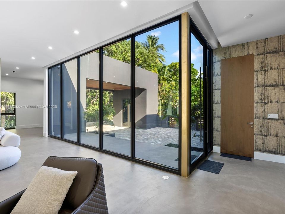 Activo con contrato: $5,149,000 (5 camas, 5 baños, 4079 Pies cuadrados)