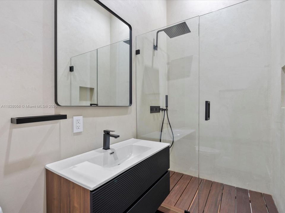 Activo con contrato: $5,149,000 (5 camas, 5 baños, 4079 Pies cuadrados)