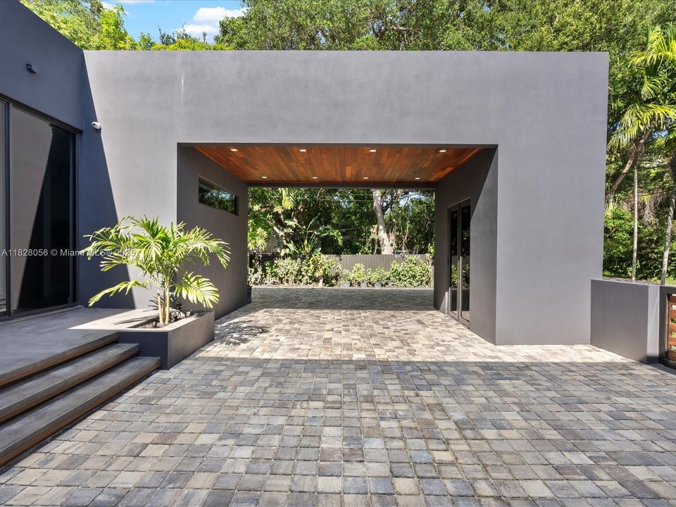 Activo con contrato: $5,149,000 (5 camas, 5 baños, 4079 Pies cuadrados)