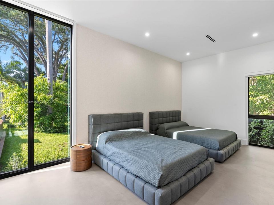 Activo con contrato: $5,149,000 (5 camas, 5 baños, 4079 Pies cuadrados)