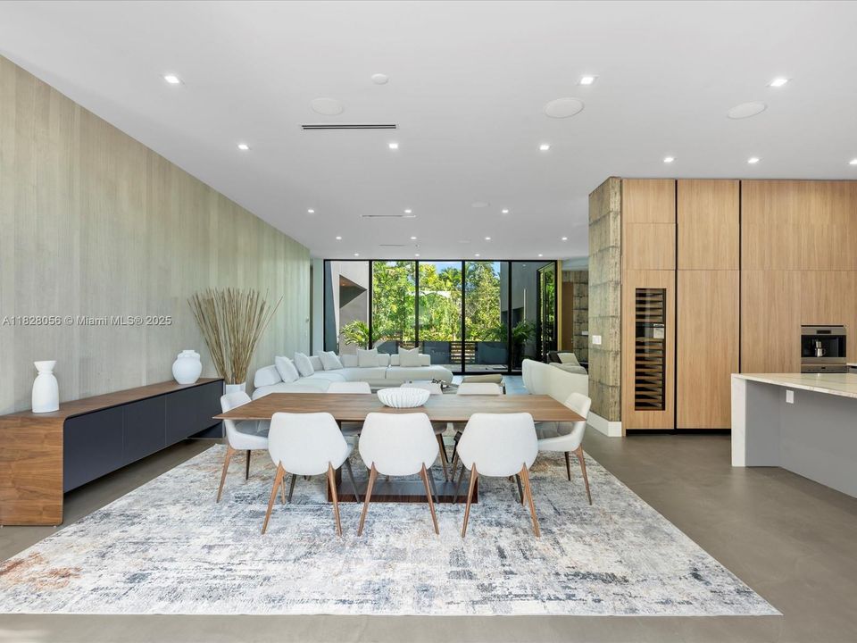 Activo con contrato: $5,149,000 (5 camas, 5 baños, 4079 Pies cuadrados)