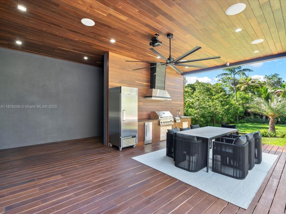 Activo con contrato: $5,149,000 (5 camas, 5 baños, 4079 Pies cuadrados)