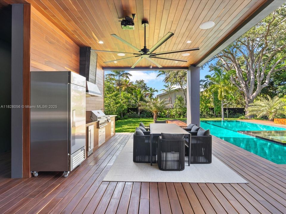 Activo con contrato: $5,149,000 (5 camas, 5 baños, 4079 Pies cuadrados)