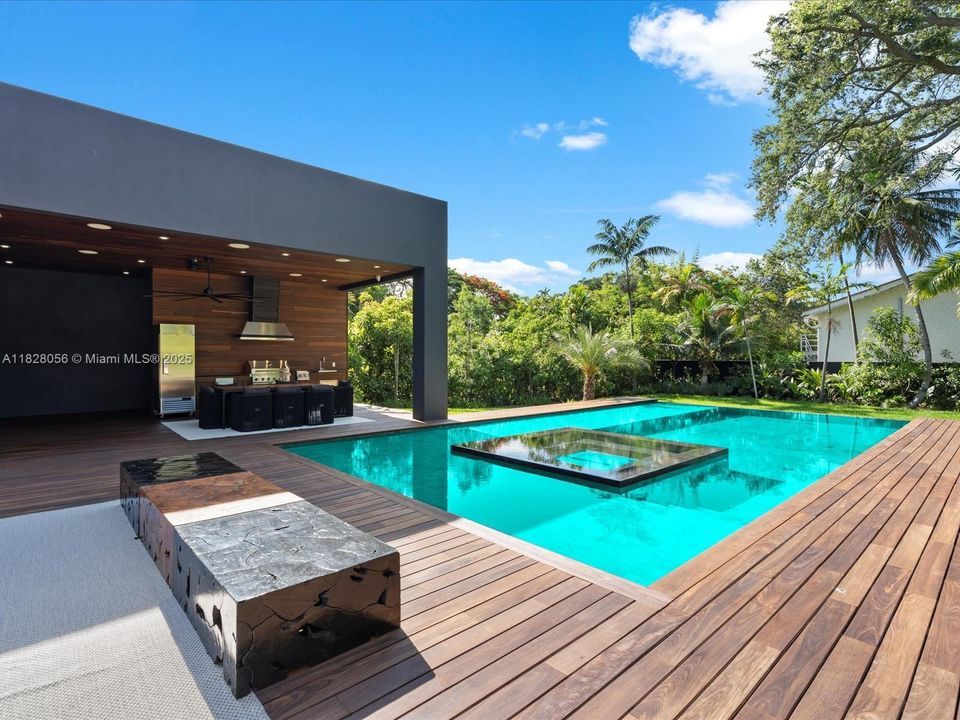 Activo con contrato: $5,149,000 (5 camas, 5 baños, 4079 Pies cuadrados)