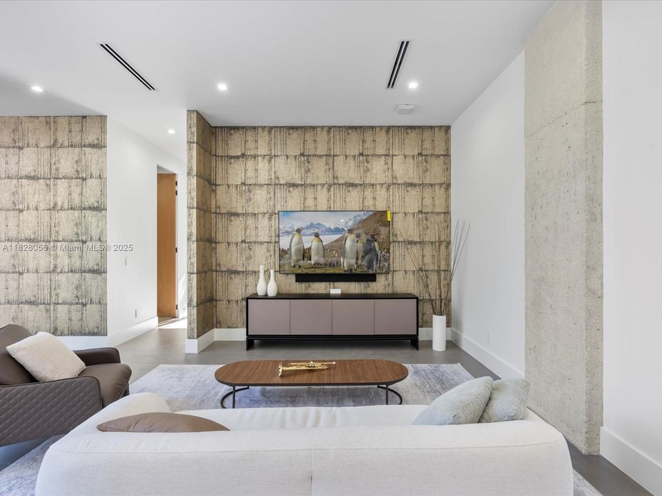 Activo con contrato: $5,149,000 (5 camas, 5 baños, 4079 Pies cuadrados)