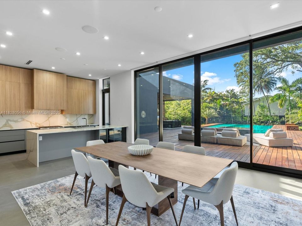 Activo con contrato: $5,149,000 (5 camas, 5 baños, 4079 Pies cuadrados)