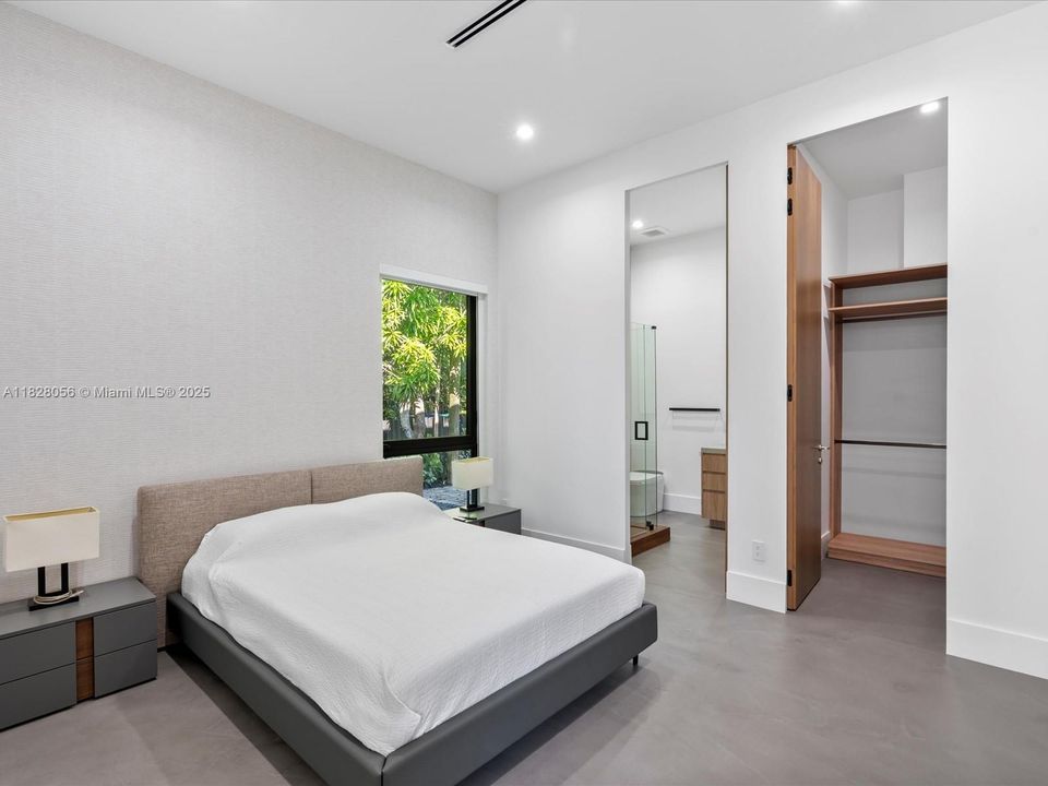 Activo con contrato: $5,149,000 (5 camas, 5 baños, 4079 Pies cuadrados)