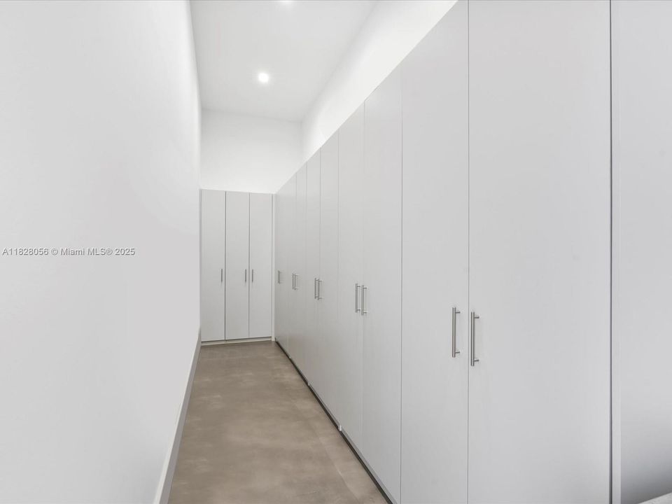 Activo con contrato: $5,149,000 (5 camas, 5 baños, 4079 Pies cuadrados)