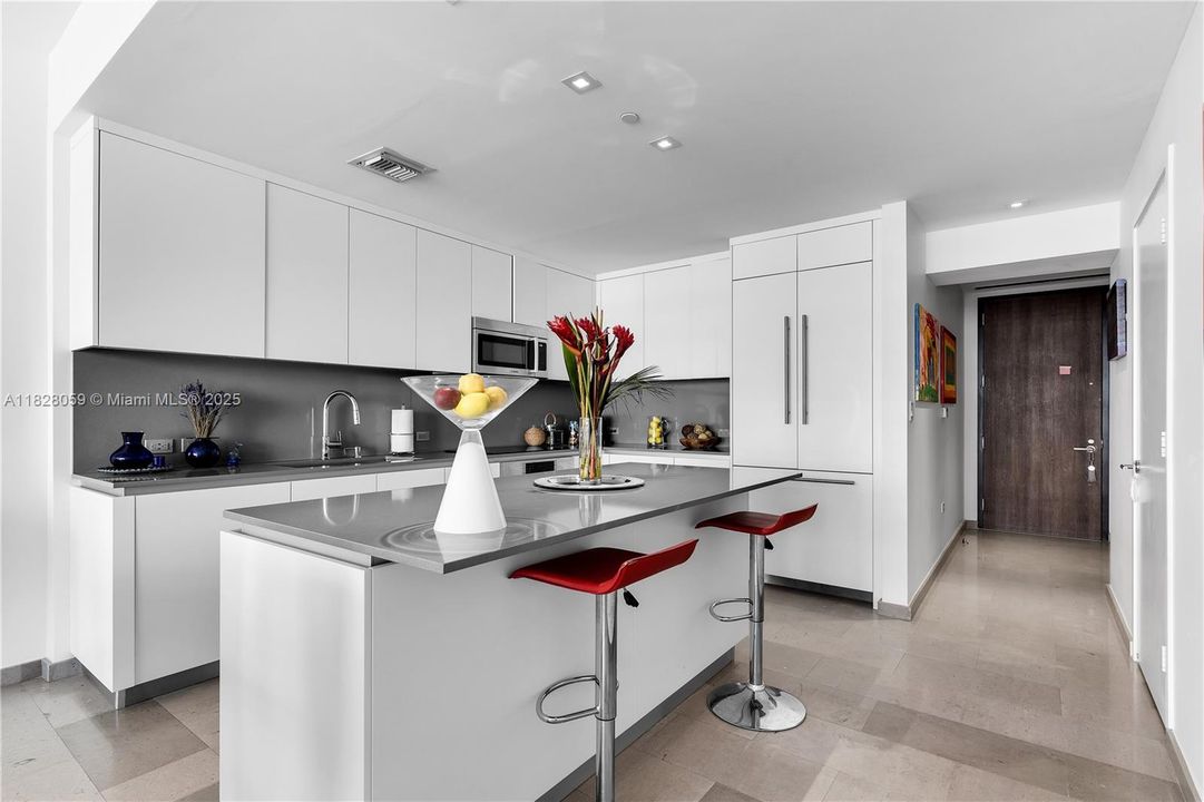 最近售出: $638,000 (1 贝兹, 1 浴室, 883 平方英尺)