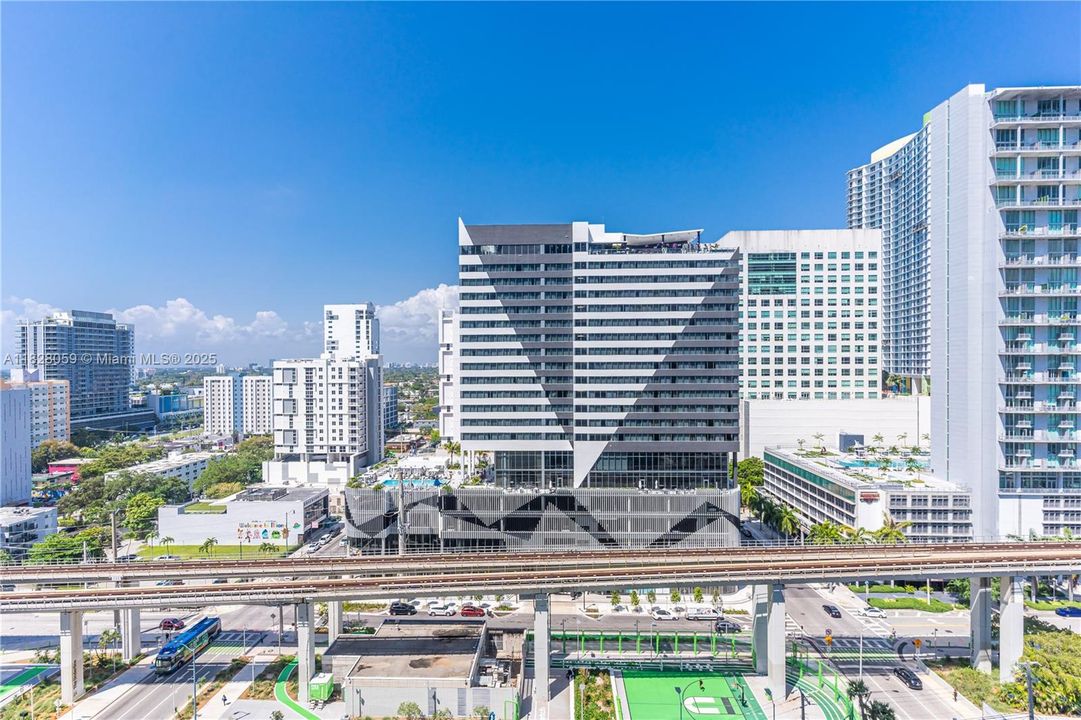 最近售出: $638,000 (1 贝兹, 1 浴室, 883 平方英尺)