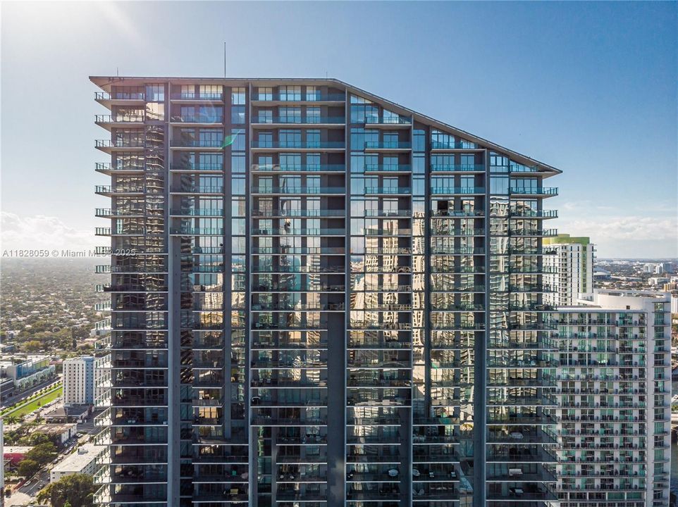 最近售出: $638,000 (1 贝兹, 1 浴室, 883 平方英尺)