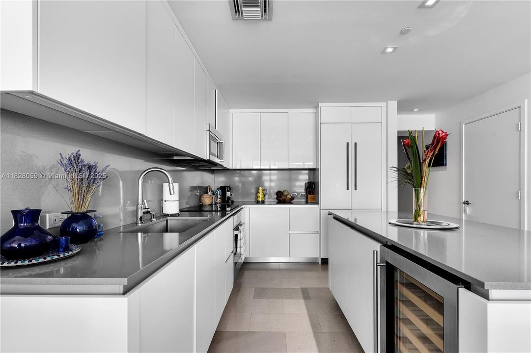 最近售出: $638,000 (1 贝兹, 1 浴室, 883 平方英尺)