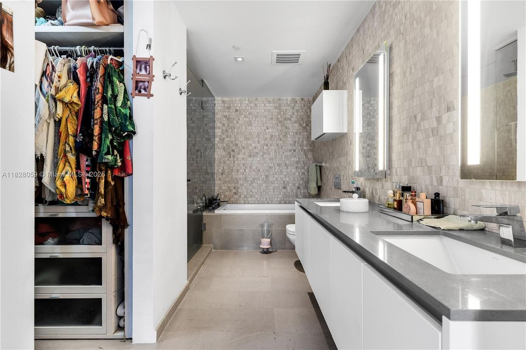 最近售出: $638,000 (1 贝兹, 1 浴室, 883 平方英尺)