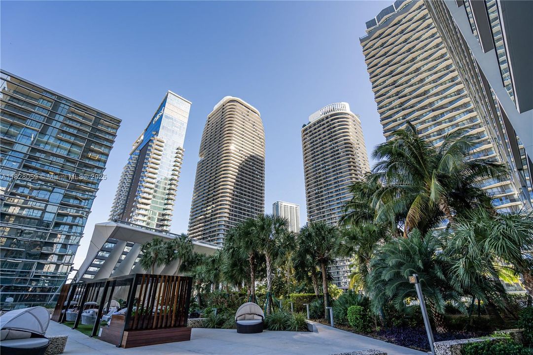 最近售出: $638,000 (1 贝兹, 1 浴室, 883 平方英尺)