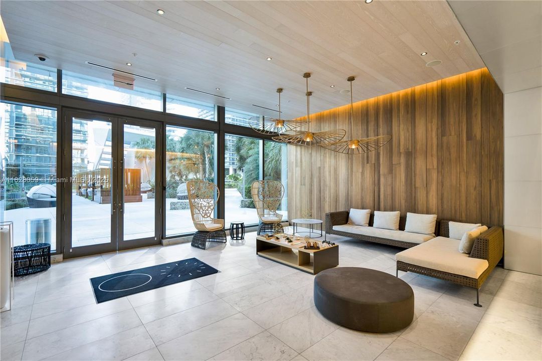 最近售出: $638,000 (1 贝兹, 1 浴室, 883 平方英尺)