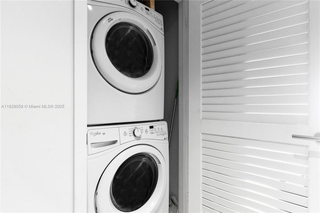 最近售出: $638,000 (1 贝兹, 1 浴室, 883 平方英尺)