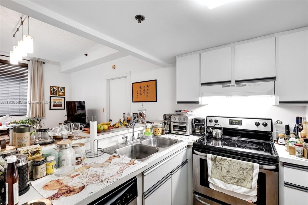 待售: $285,000 (1 贝兹, 1 浴室, 600 平方英尺)