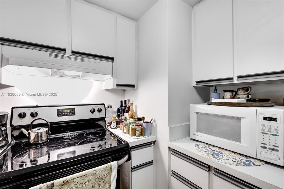 待售: $285,000 (1 贝兹, 1 浴室, 600 平方英尺)