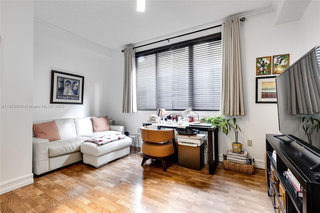 待售: $285,000 (1 贝兹, 1 浴室, 600 平方英尺)