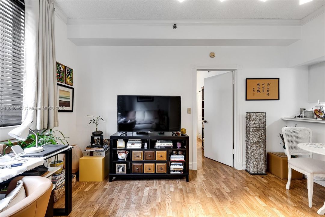 待售: $285,000 (1 贝兹, 1 浴室, 600 平方英尺)