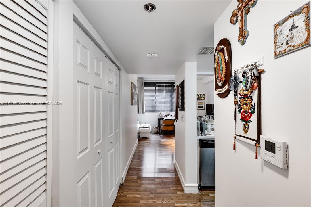 待售: $285,000 (1 贝兹, 1 浴室, 600 平方英尺)