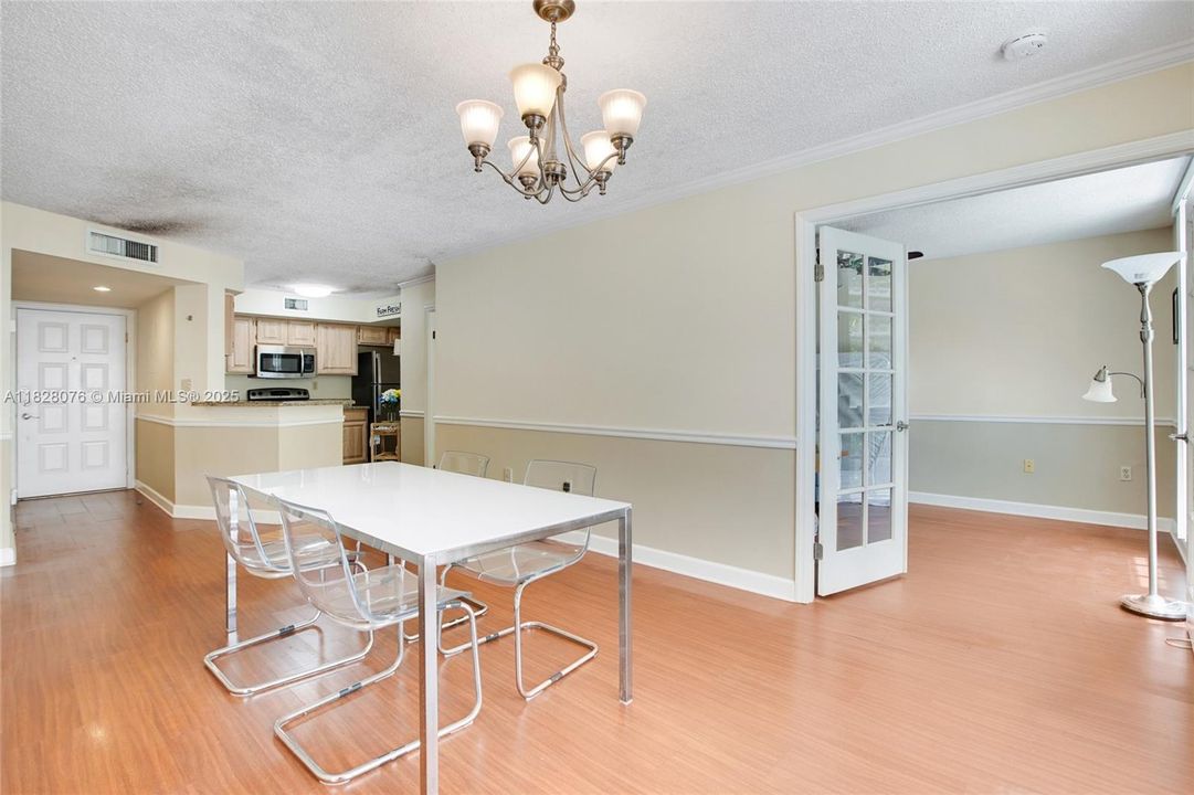 For Sale: $448,500 (2 beds, 2 baths, 910 Square Feet)