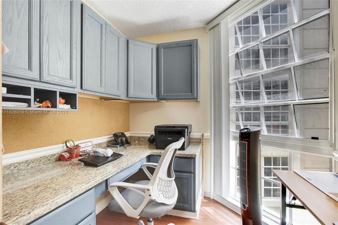 For Sale: $448,500 (2 beds, 2 baths, 910 Square Feet)