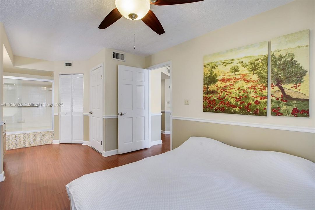 For Sale: $448,500 (2 beds, 2 baths, 910 Square Feet)