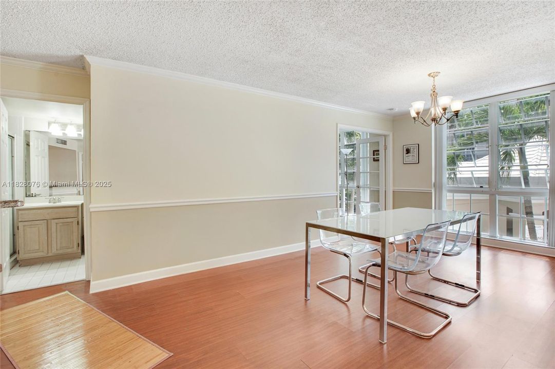 For Sale: $448,500 (2 beds, 2 baths, 910 Square Feet)