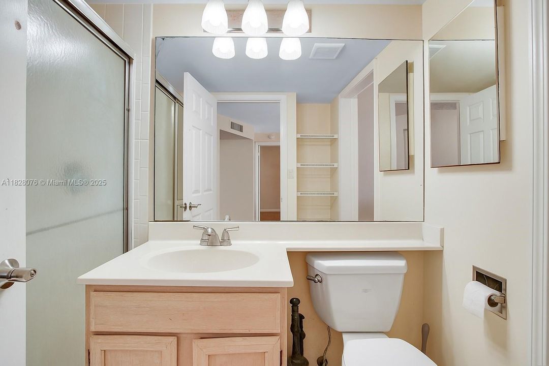 For Sale: $448,500 (2 beds, 2 baths, 910 Square Feet)