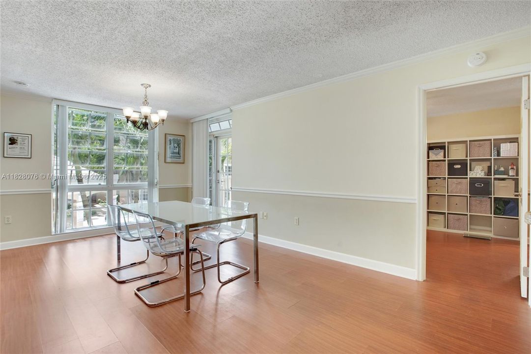 For Sale: $448,500 (2 beds, 2 baths, 910 Square Feet)