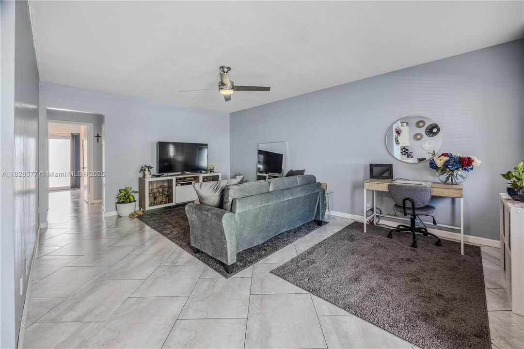 Recently Sold: $149,000 (2 beds, 1 baths, 848 Square Feet)