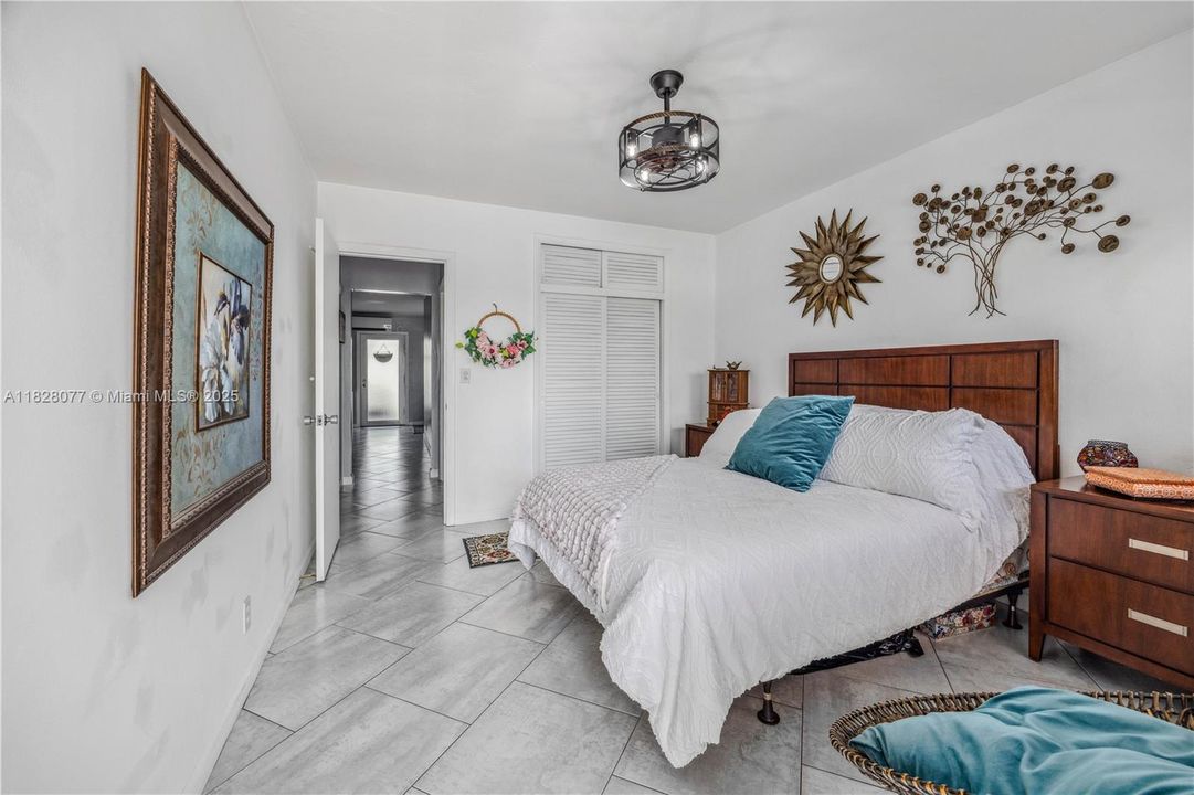 Recently Sold: $149,000 (2 beds, 1 baths, 848 Square Feet)