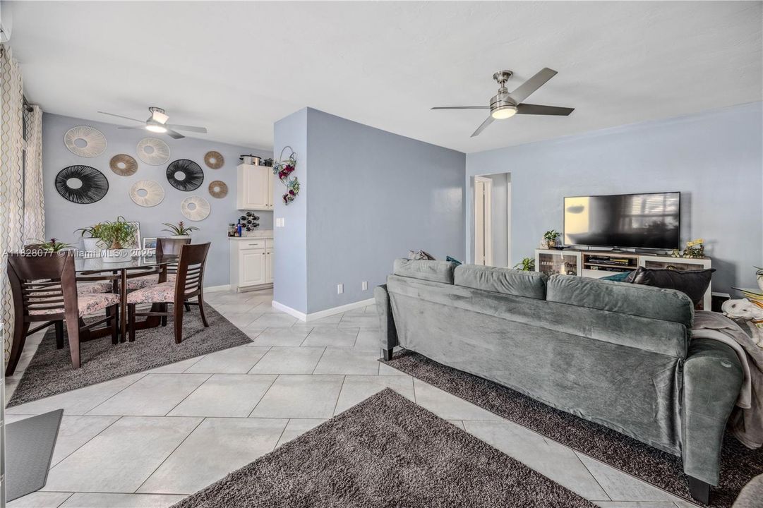 Recently Sold: $149,000 (2 beds, 1 baths, 848 Square Feet)