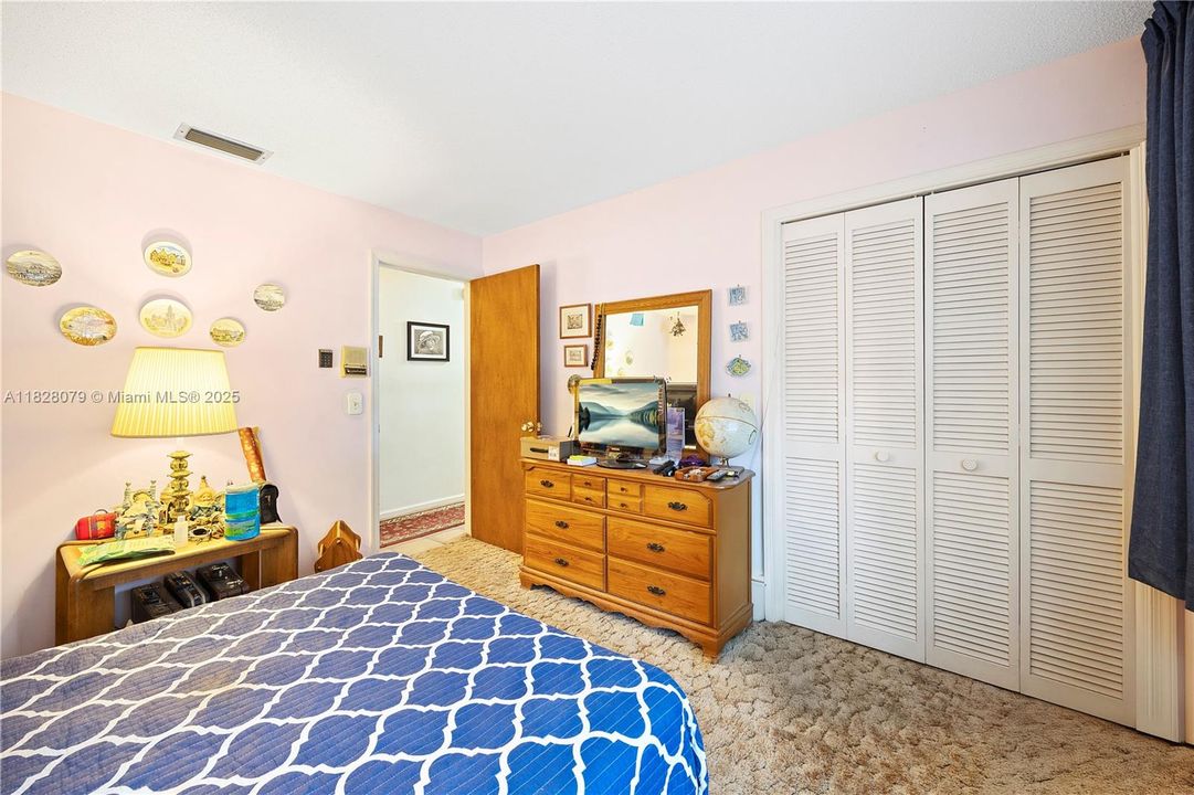 Vendido Recientemente: $579,999 (4 camas, 2 baños, 2005 Pies cuadrados)