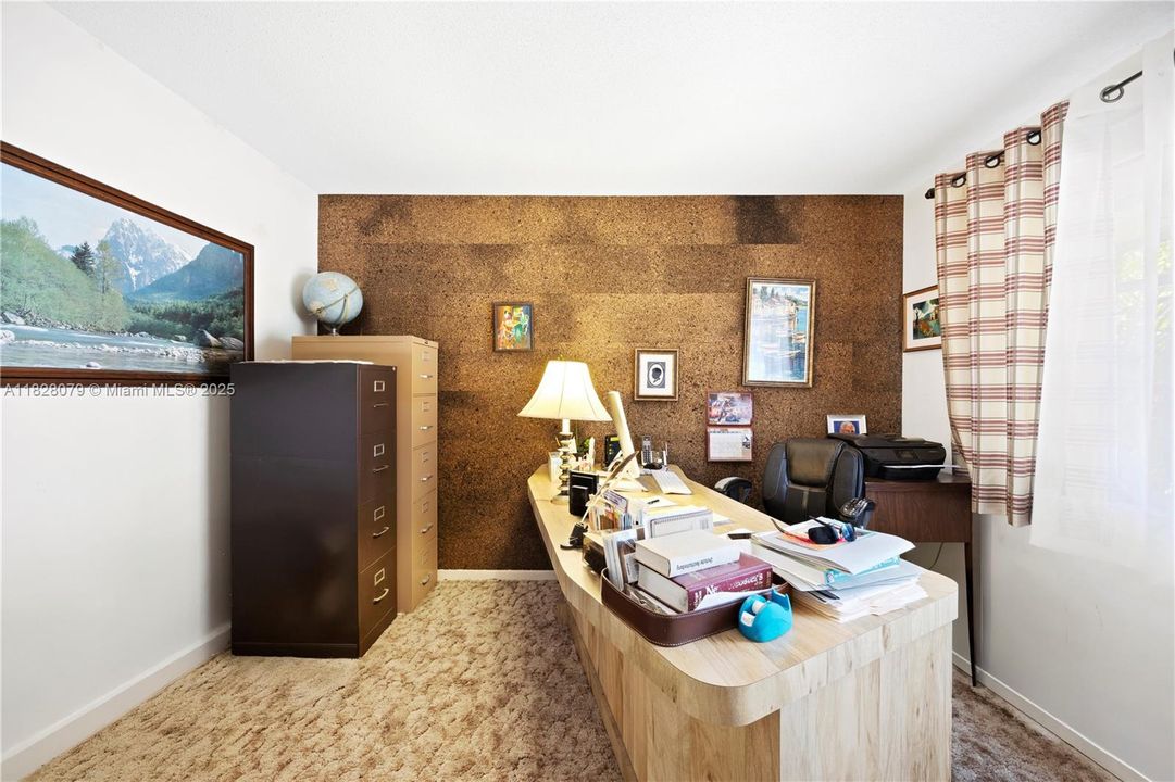 Vendido Recientemente: $579,999 (4 camas, 2 baños, 2005 Pies cuadrados)