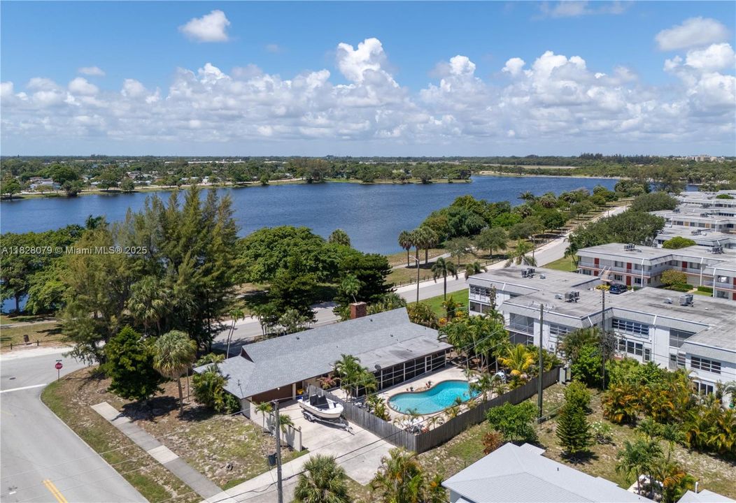 Vendido Recientemente: $579,999 (4 camas, 2 baños, 2005 Pies cuadrados)