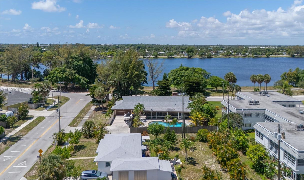 Vendido Recientemente: $579,999 (4 camas, 2 baños, 2005 Pies cuadrados)