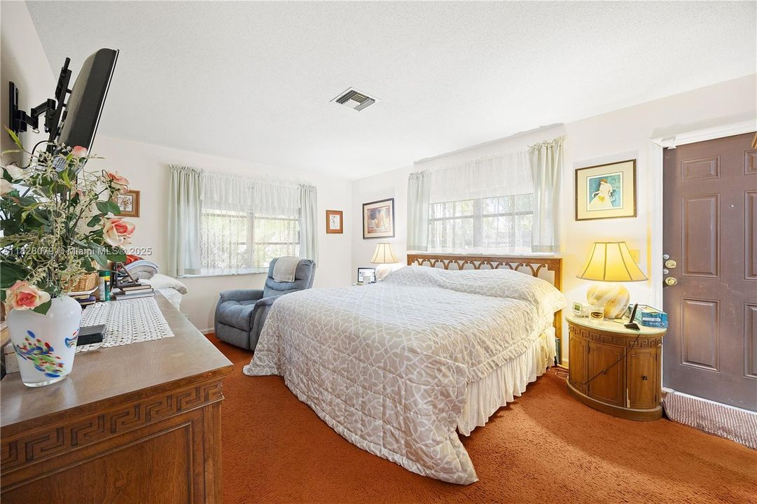 Vendido Recientemente: $579,999 (4 camas, 2 baños, 2005 Pies cuadrados)