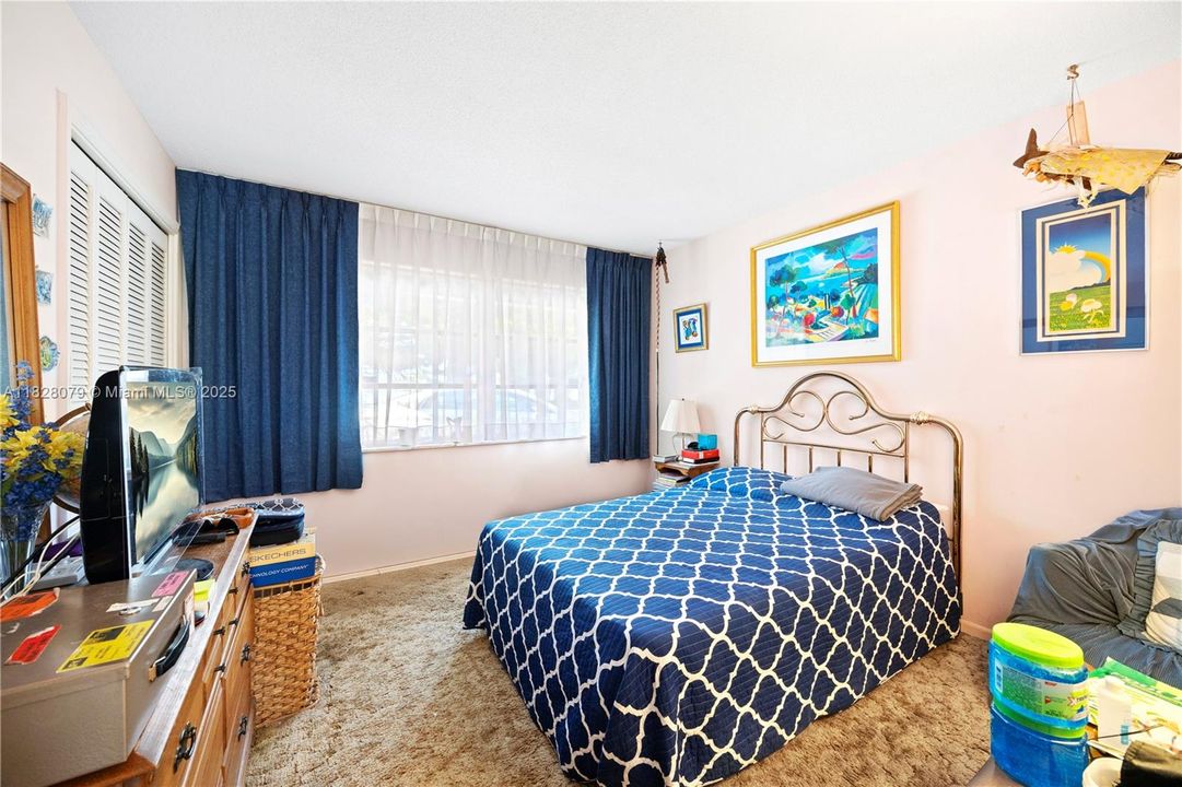 Vendido Recientemente: $579,999 (4 camas, 2 baños, 2005 Pies cuadrados)