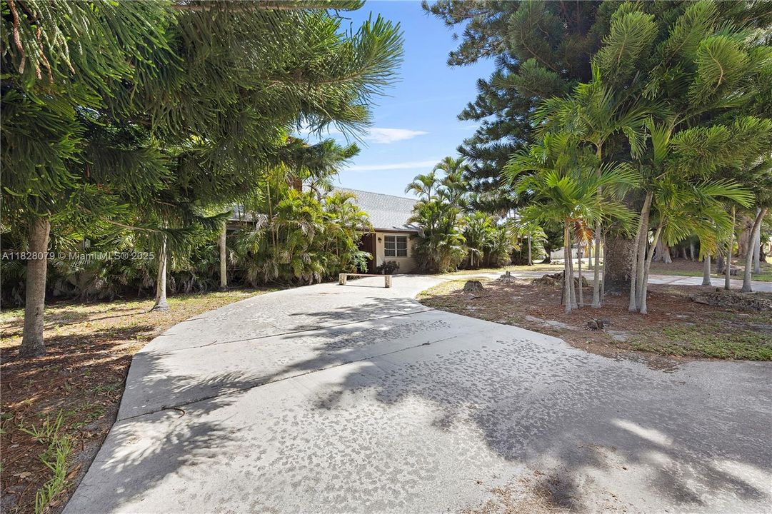 Vendido Recientemente: $579,999 (4 camas, 2 baños, 2005 Pies cuadrados)