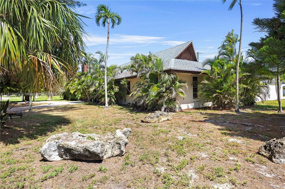 Vendido Recientemente: $579,999 (4 camas, 2 baños, 2005 Pies cuadrados)