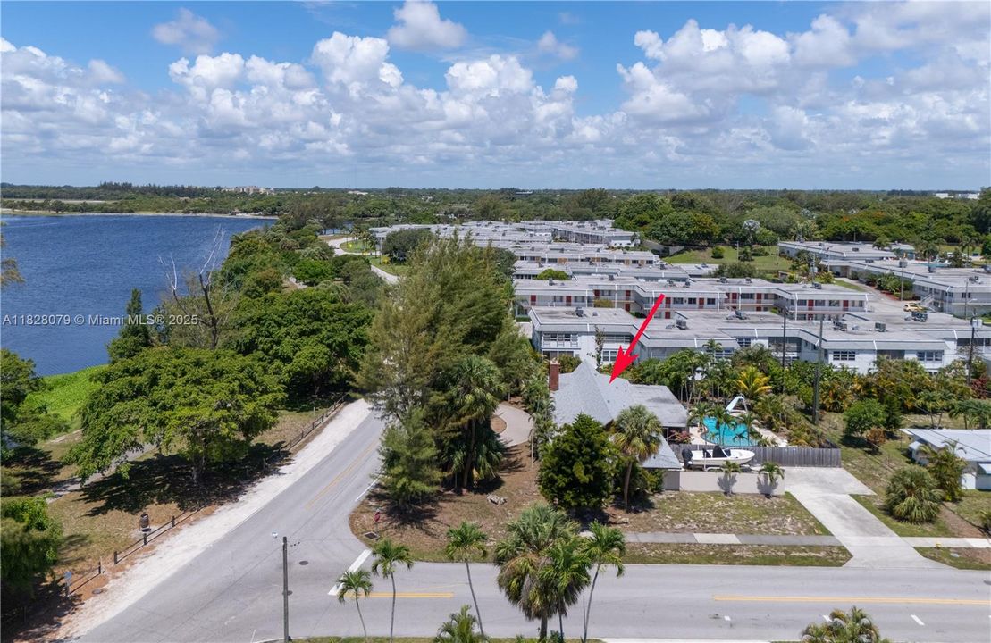 Vendido Recientemente: $579,999 (4 camas, 2 baños, 2005 Pies cuadrados)