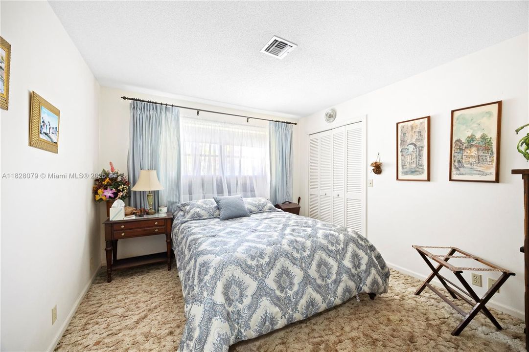 Vendido Recientemente: $579,999 (4 camas, 2 baños, 2005 Pies cuadrados)