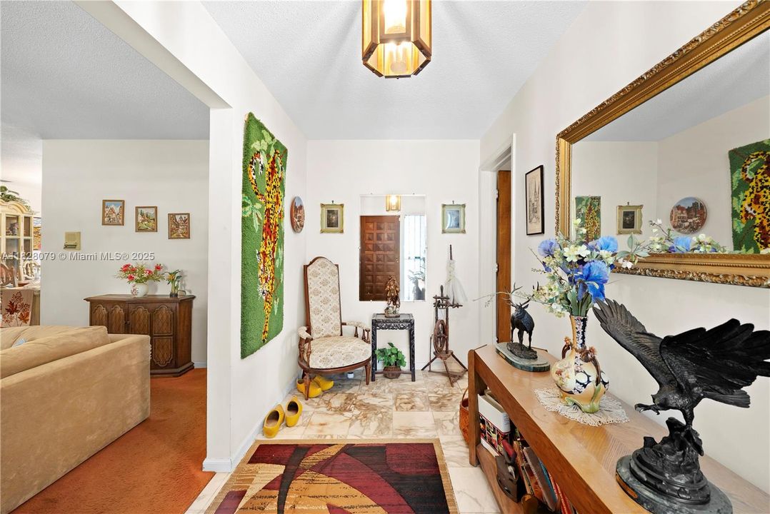 Vendido Recientemente: $579,999 (4 camas, 2 baños, 2005 Pies cuadrados)