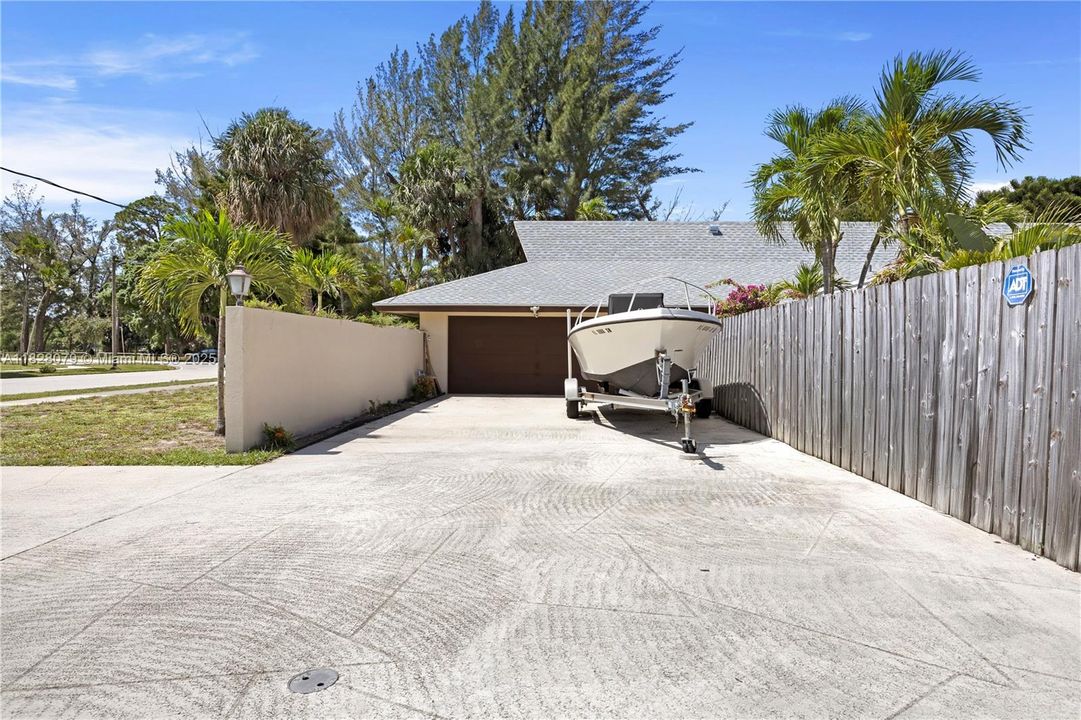 Vendido Recientemente: $579,999 (4 camas, 2 baños, 2005 Pies cuadrados)