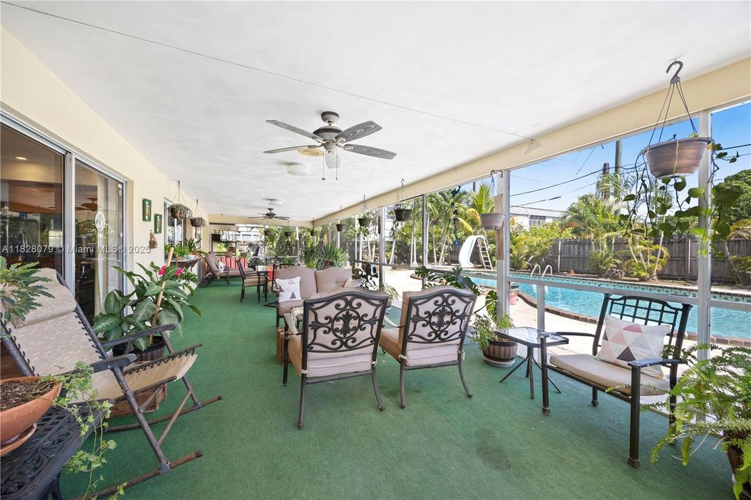 Vendido Recientemente: $579,999 (4 camas, 2 baños, 2005 Pies cuadrados)